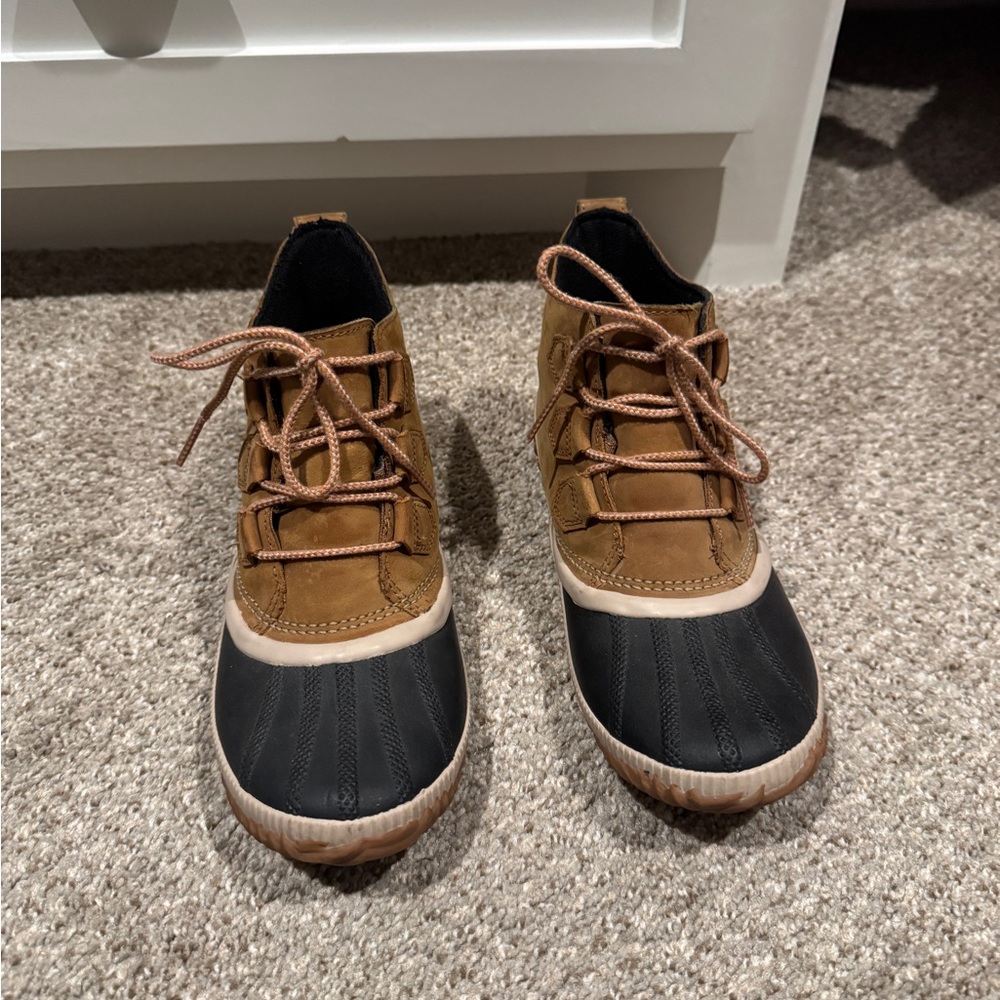 Sorel Brown and Black Ankle Boots Waterproof Design